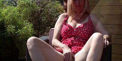 Dirty Tina - In Nachbars (cuckold) Garten