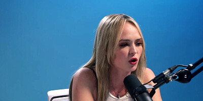 Hairy slut masturbate her wet pussy and play with big toys