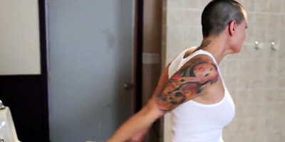 Prisoner babe submitted to suck the dick
