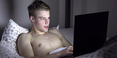 Leather sofa is comfortable for male to score Mulatto