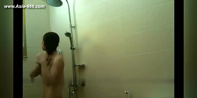 peeping chinese girls bathing.20