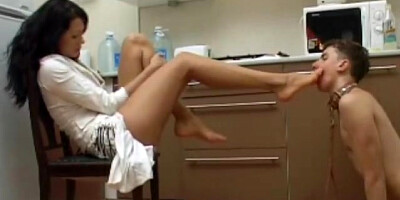 Under-Feet Video: Anna Gold