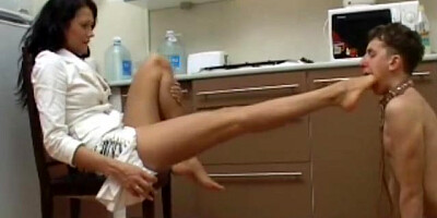 Under-Feet Video: Anna Gold