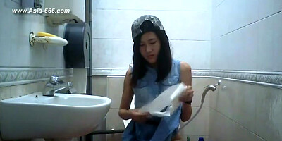 peeping taiwan girls go to toilet