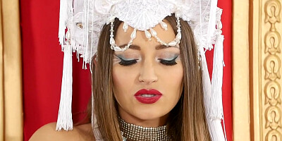 Dani Daniels in Naked Queen