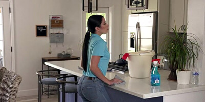 Walking In On My Boss - S39:E18 - Nubilefilms
