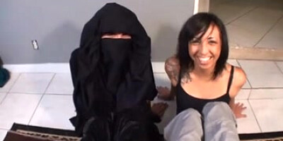 Anaki Very First Footjob Arab