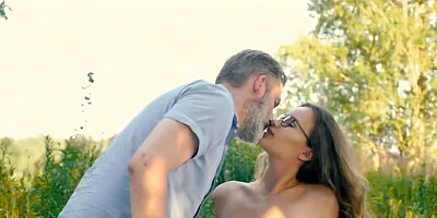 Older man is drilling the cunt of a babe while outdoors