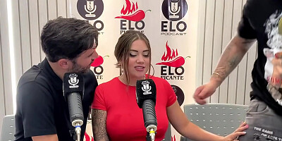 Entrevista Con Elo Podcast Termina En Una Mamada Y Mucho Cum - Sara Blonde - Elo Picante - Teaser Video