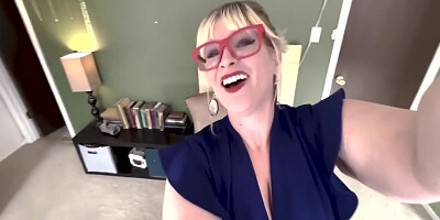 Giantess Alice Plays With You In The Air Before Swallowing You Whole And Digesting Through Her Body