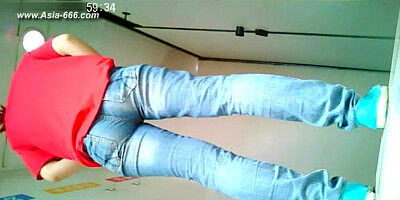 chinese girls go to toilet.31