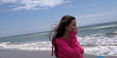 Vacation fun, taking amateur Serena Hill to the beach getting a blowjob and playing with her in the