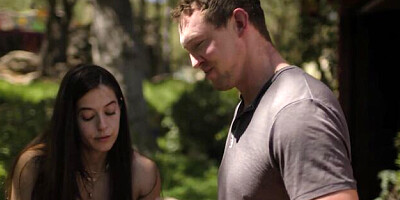 Easy-on-the-eyes Abbie Maley and Pierce Paris at facial dirt