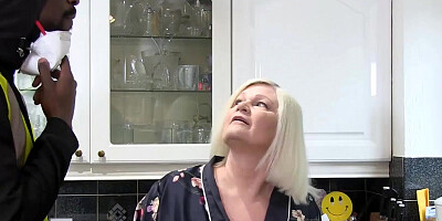 AGEDLOVE Lacey is surprised at home by a black worker who takes out his big black cock on