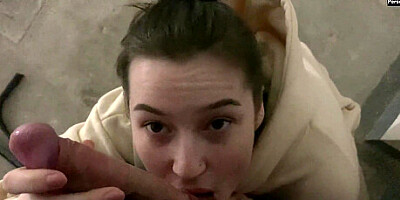 CUTE NEIGHBOR SUCKS RIGHT IN THE ENTRANCE