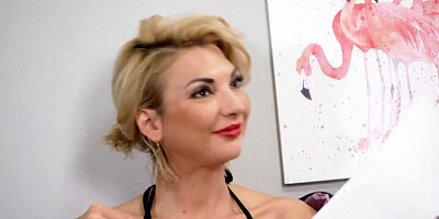 Amateur chick is going to suck dick to make him hpapy