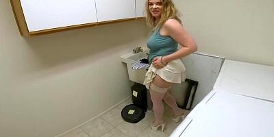 Housewife in slutty stockings must seduce him casually