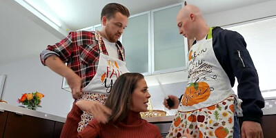 Perfect Thanksgiving dinner includes coition for the housewife