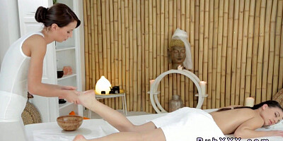 Masseuse seduces her skinny client