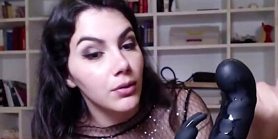 Masturbation video by Italian porn actress Valentina Nappi
