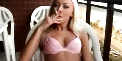 Bonny Nikky Blond at licking action