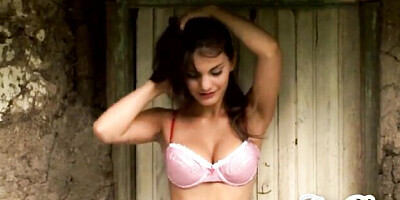 Ideal girlfriend at solo female scene