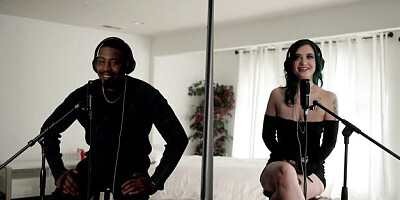 Sensual Gia Paige and Isiah Maxwell's muscular men movie