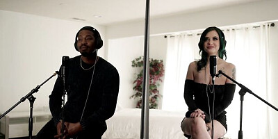 Sensual Gia Paige and Isiah Maxwell's muscular men movie