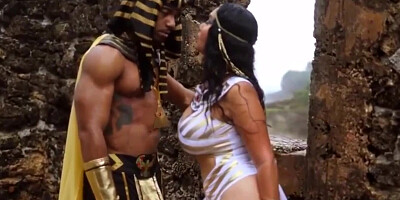 Mazee With Queen Rogue The Pharao's Wife - Raissa Conte