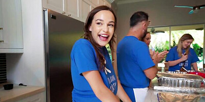 Energetic Luna Luxe and Rissa May at side fuck scene