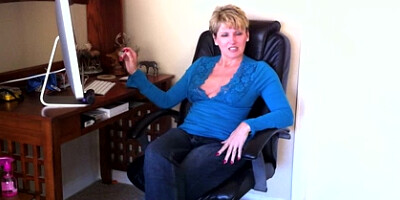 Nasty milf Racquel Devonshire getting off