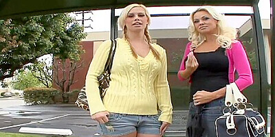 Real Lesbian Women Enjoy Spreading Her Legs And Quickly Move Tongue On Her Clit #7 - Full Movies