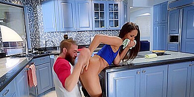Xander Corvus, Isis Love - At Home In A Milfs Ass