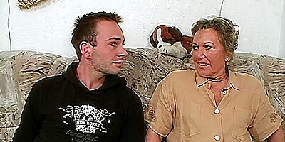 Oma Marie Lasst Sich Von Escort Boy Anal Ficken
