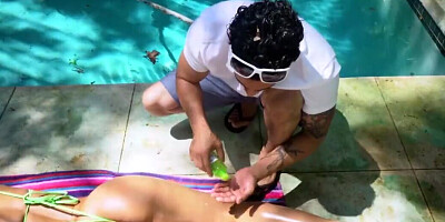 Latina MILF Rose Monroe seduces the pool guy with her bum
