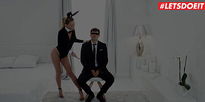 Isabelle Deltore makes Kristof Cale masturbate her