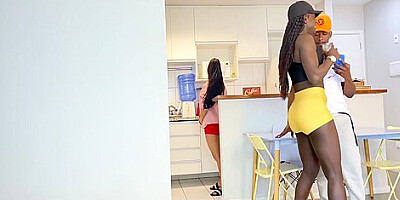 Jefao Foi Apresentado Um Amigo Pra Sua Prima Fernanda Chocolatte , E Acabou Fodendo Ela Escondido Da Karen Oliver 14 Min