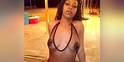 Snap Chat In Shaking A$$ In The Club