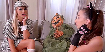 Christen Courtney, Cherry Kiss And Leyla Bentho In Deliciously Reverse Gangbang