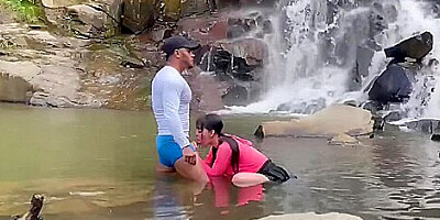 Chica Colombiana De Cuerpo Atletico Es Follada En Un Lugar Turistico