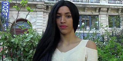 Nadya, 22ans, prend un cours de hard