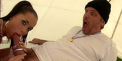 Anaya Leon And Have Sex At The Banquet