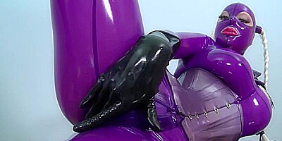 Latex Lucy - She Looms In Latex