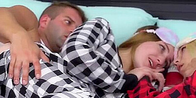 Sophia Sweet & Everly Haze - Keeping Them Warm - 2160p
