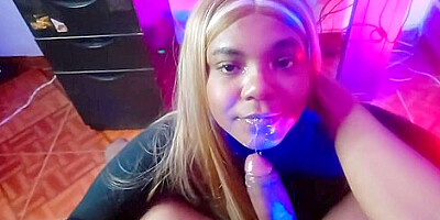 Mi Hermanastro Me Descubre En Medio De Una Stream En Twitch Y Me Termina Follando