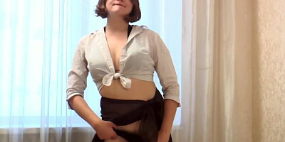 Sexy model Clarissa fingering her way to an orgasm