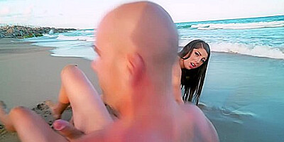 Potro De Bilbao, Roma Amor - Beach Fuck Session