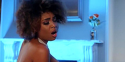 Luna Corazon, Danny D It Pays The Bills / 21.11.2019