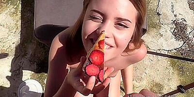 Outdoor Sex With A Delicious Food Cumshot - Jamie Young - Youngcouple9598
