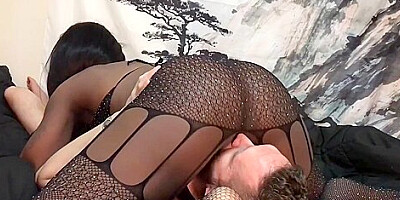 Snow Black Gets Her Pussy Sucked Until Cumming